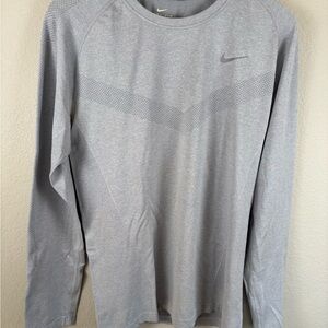 Nike Men's Light Gray Long Sleeve Tee